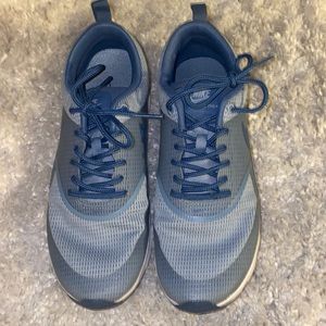 Nikes size 7